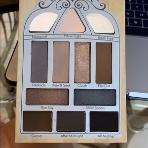 Pretty vulgar nightingale eyeshadow palette